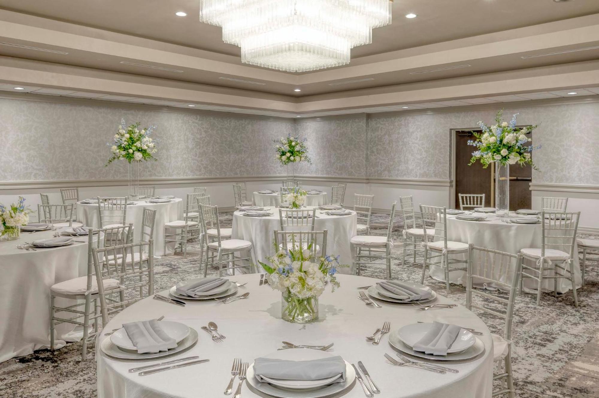 Crowne Plaza Indianapolis-Airport By Ihg Hotell Exteriör bild