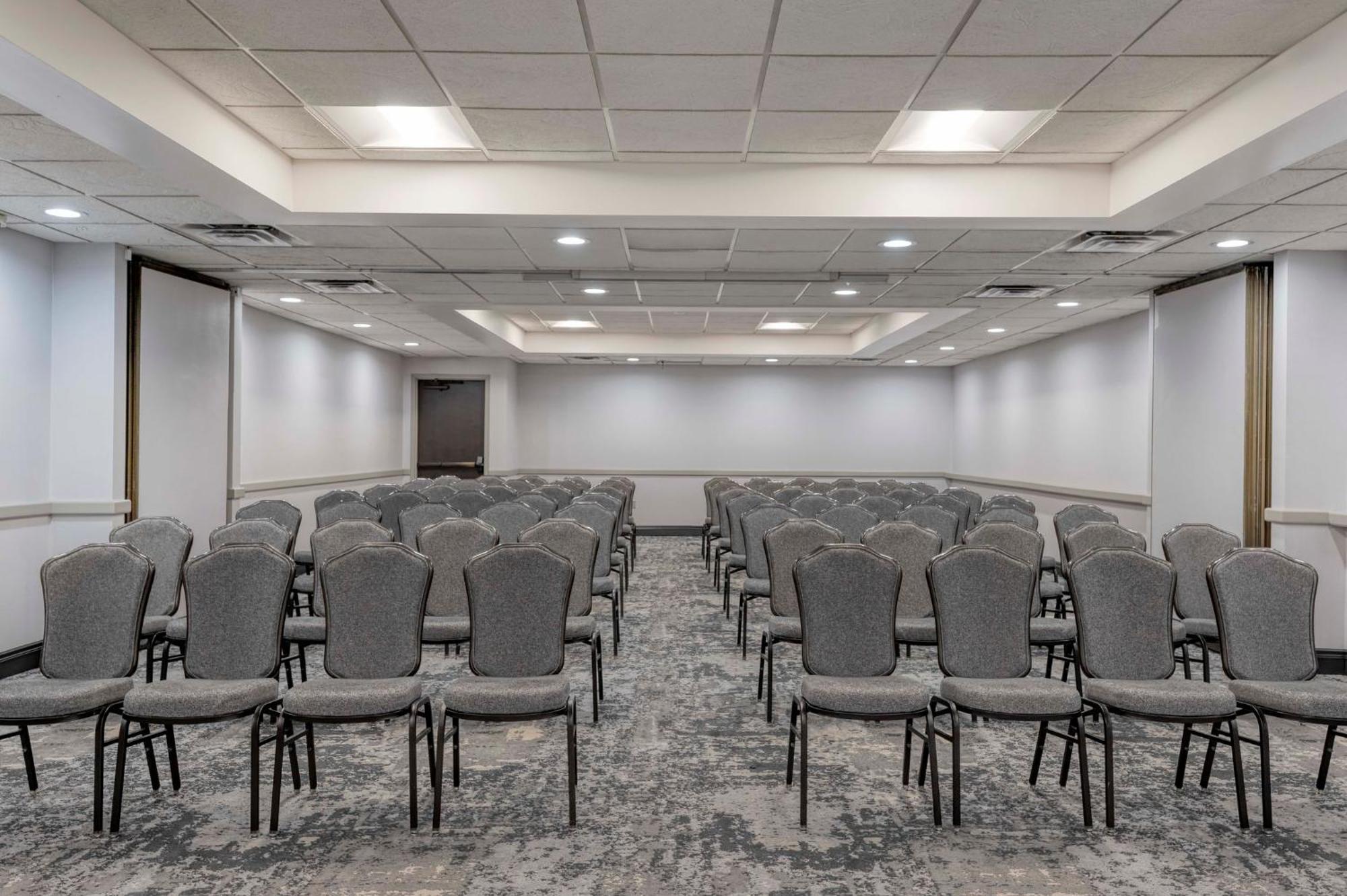 Crowne Plaza Indianapolis-Airport By Ihg Hotell Exteriör bild