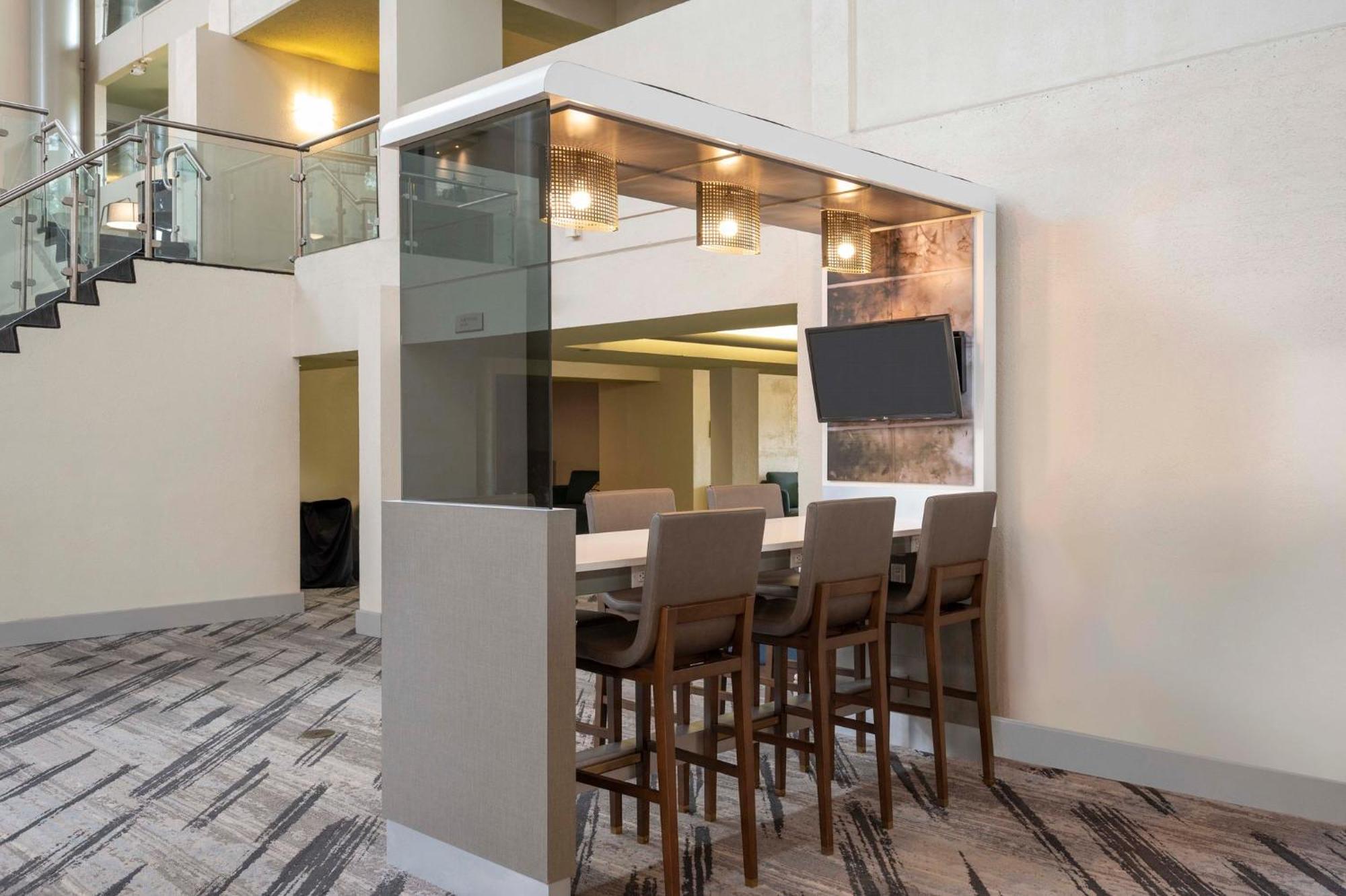 Crowne Plaza Indianapolis-Airport By Ihg Hotell Exteriör bild