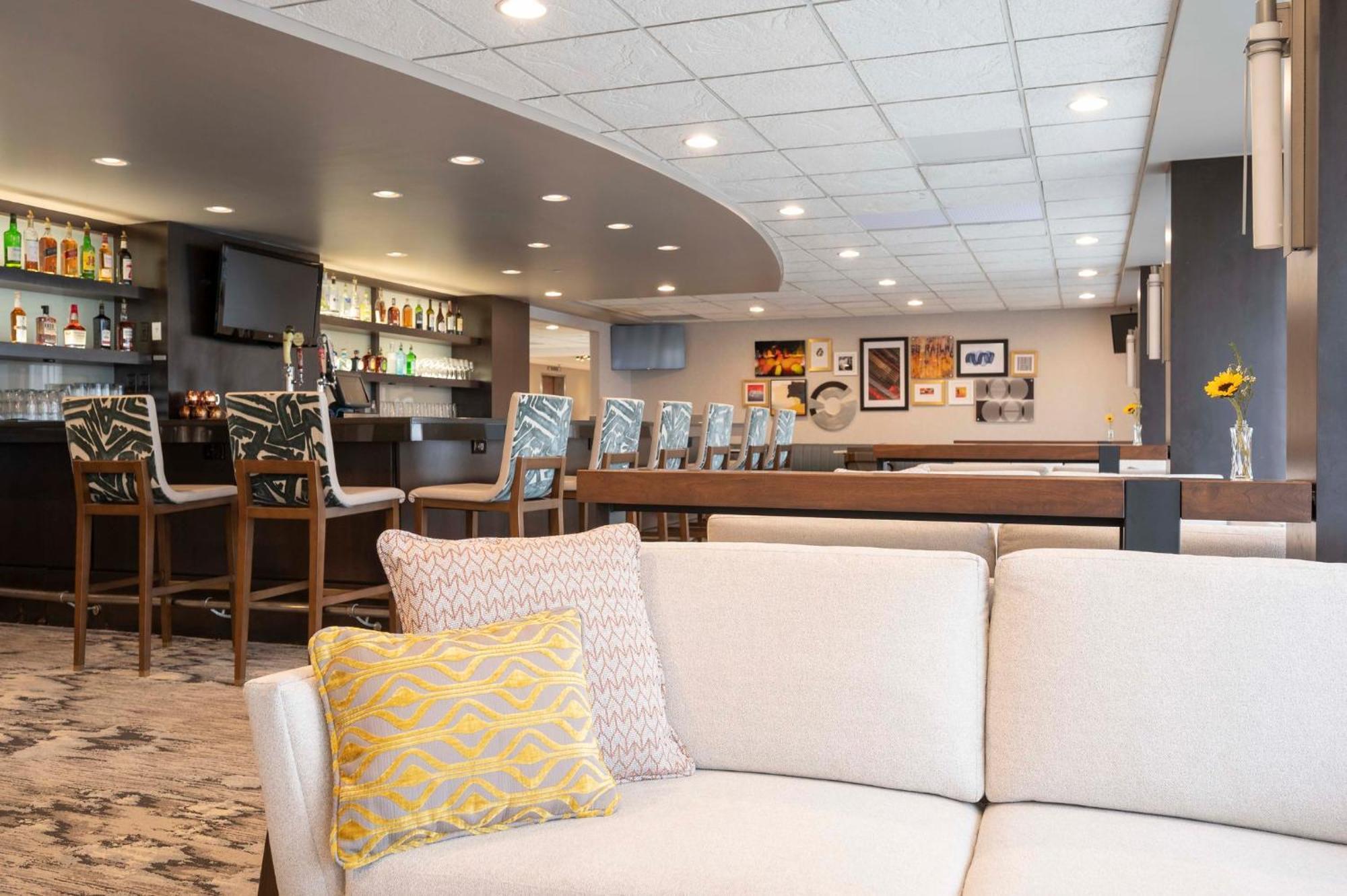 Crowne Plaza Indianapolis-Airport By Ihg Hotell Exteriör bild