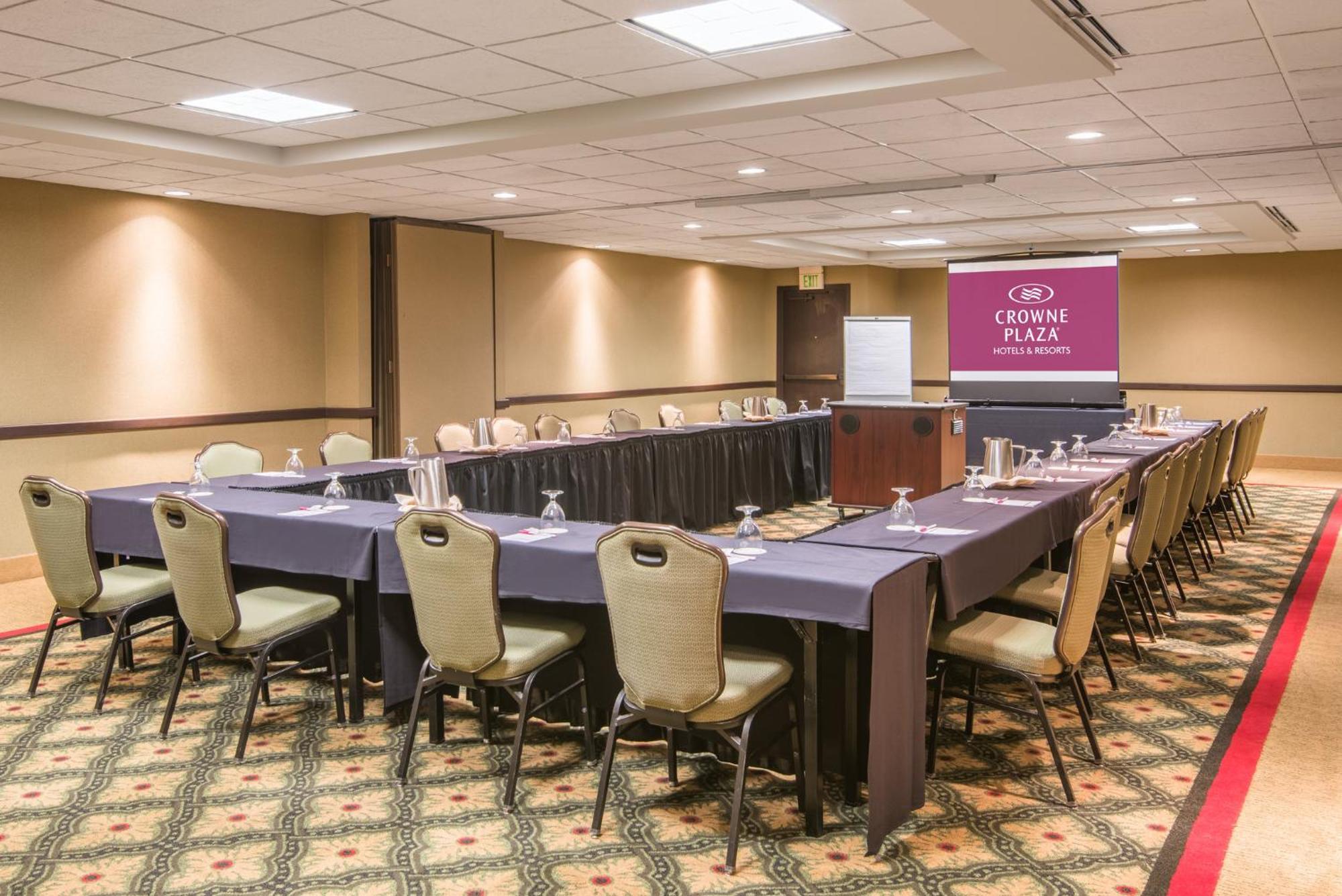Crowne Plaza Indianapolis-Airport By Ihg Hotell Exteriör bild