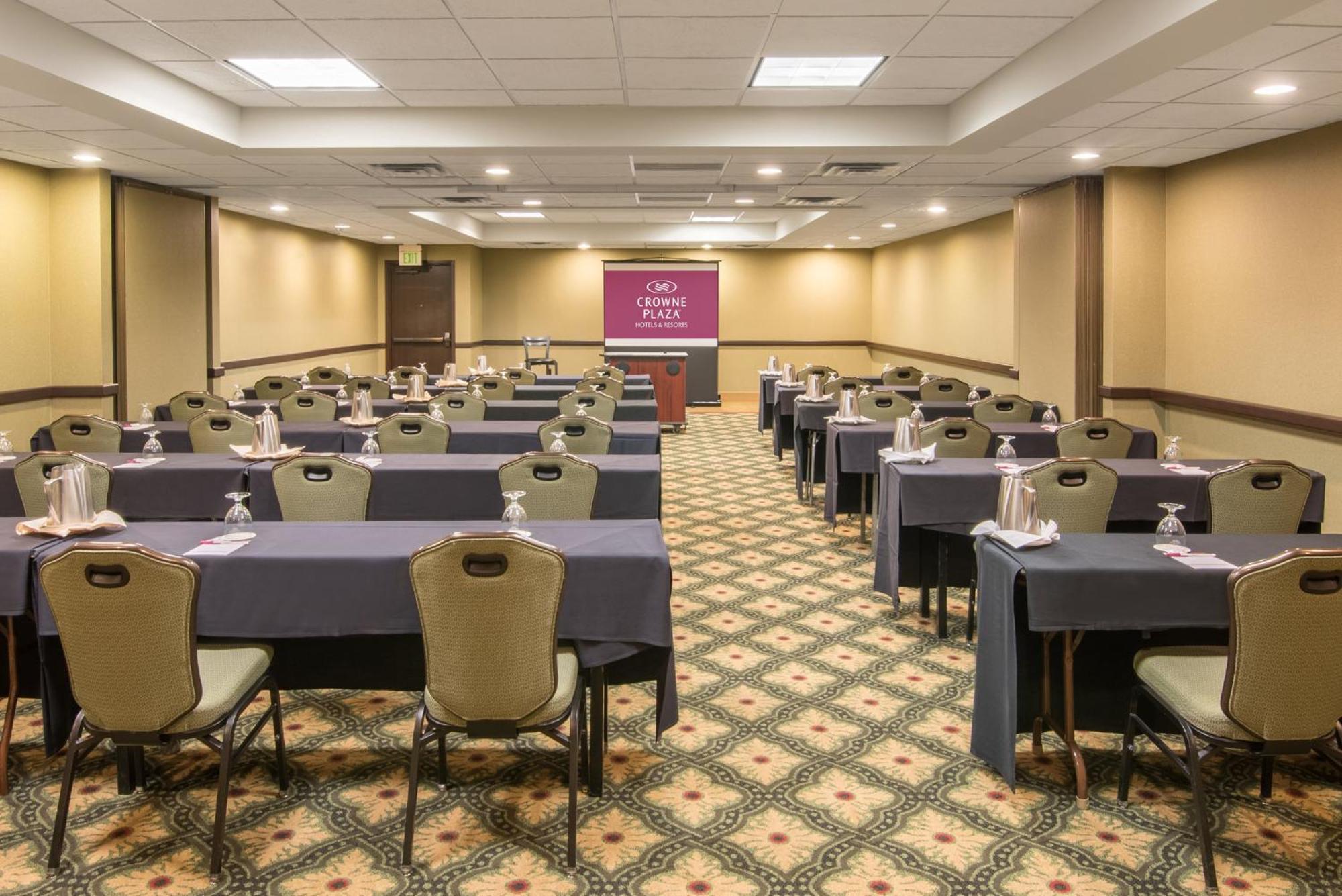 Crowne Plaza Indianapolis-Airport By Ihg Hotell Exteriör bild