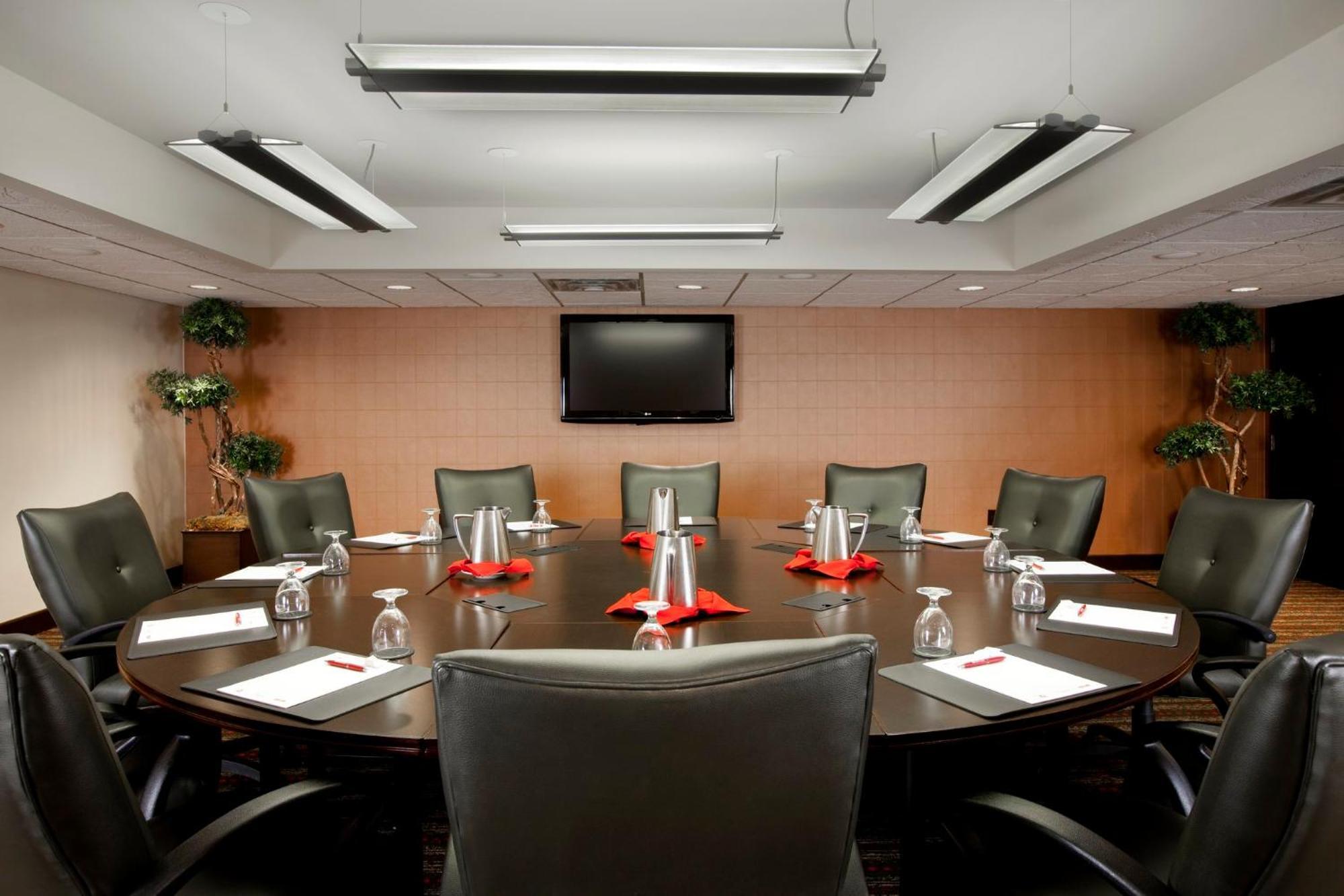 Crowne Plaza Indianapolis-Airport By Ihg Hotell Exteriör bild