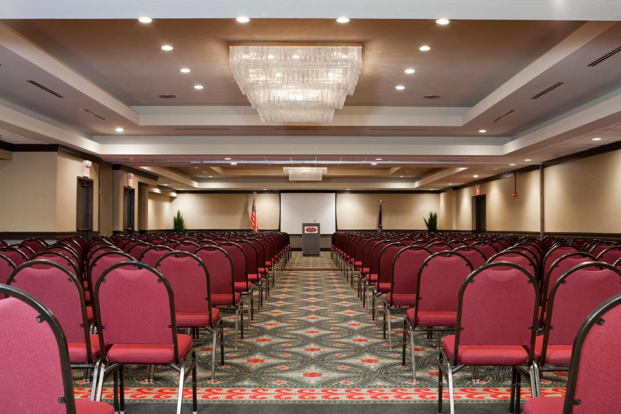 Crowne Plaza Indianapolis-Airport By Ihg Hotell Exteriör bild