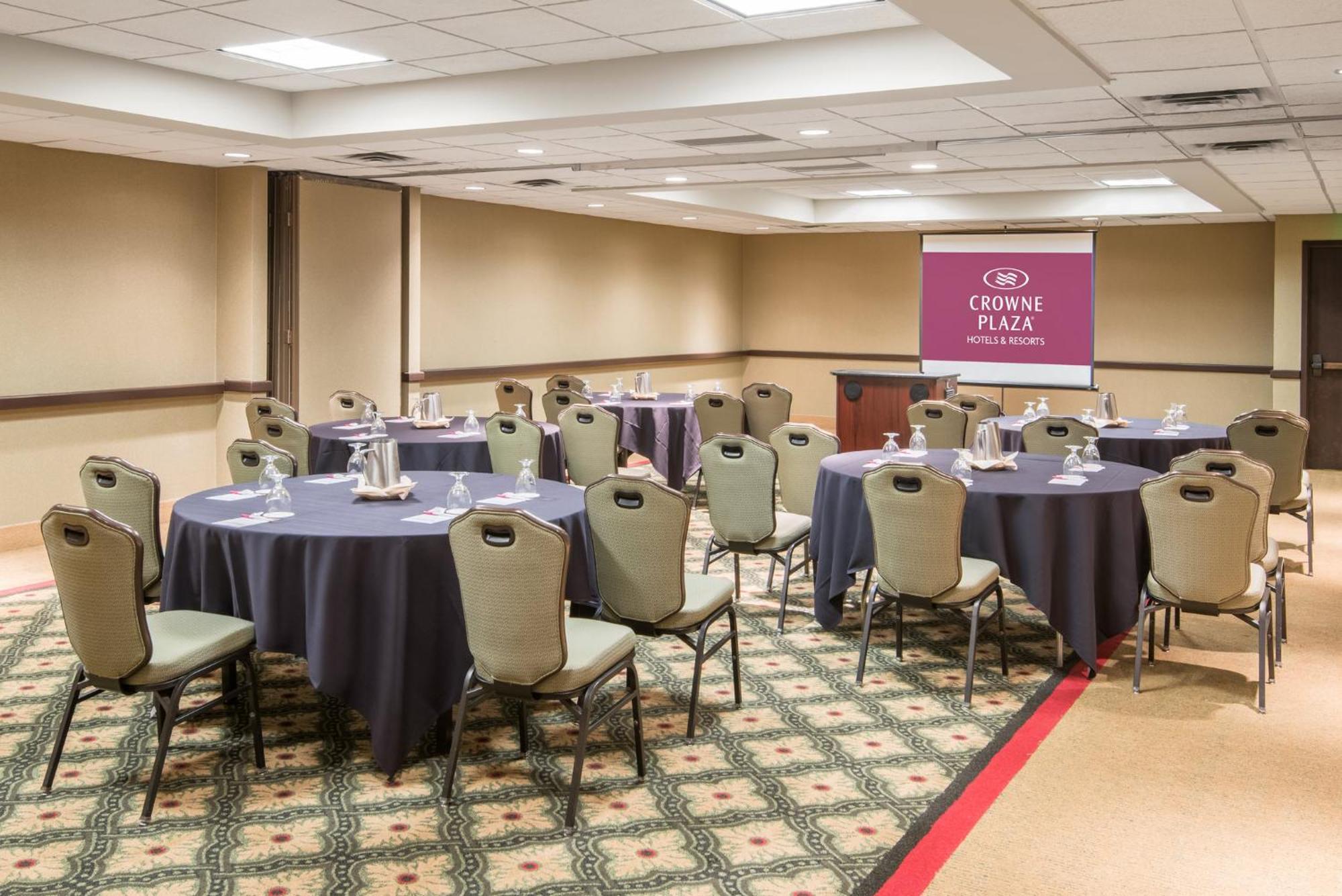 Crowne Plaza Indianapolis-Airport By Ihg Hotell Exteriör bild