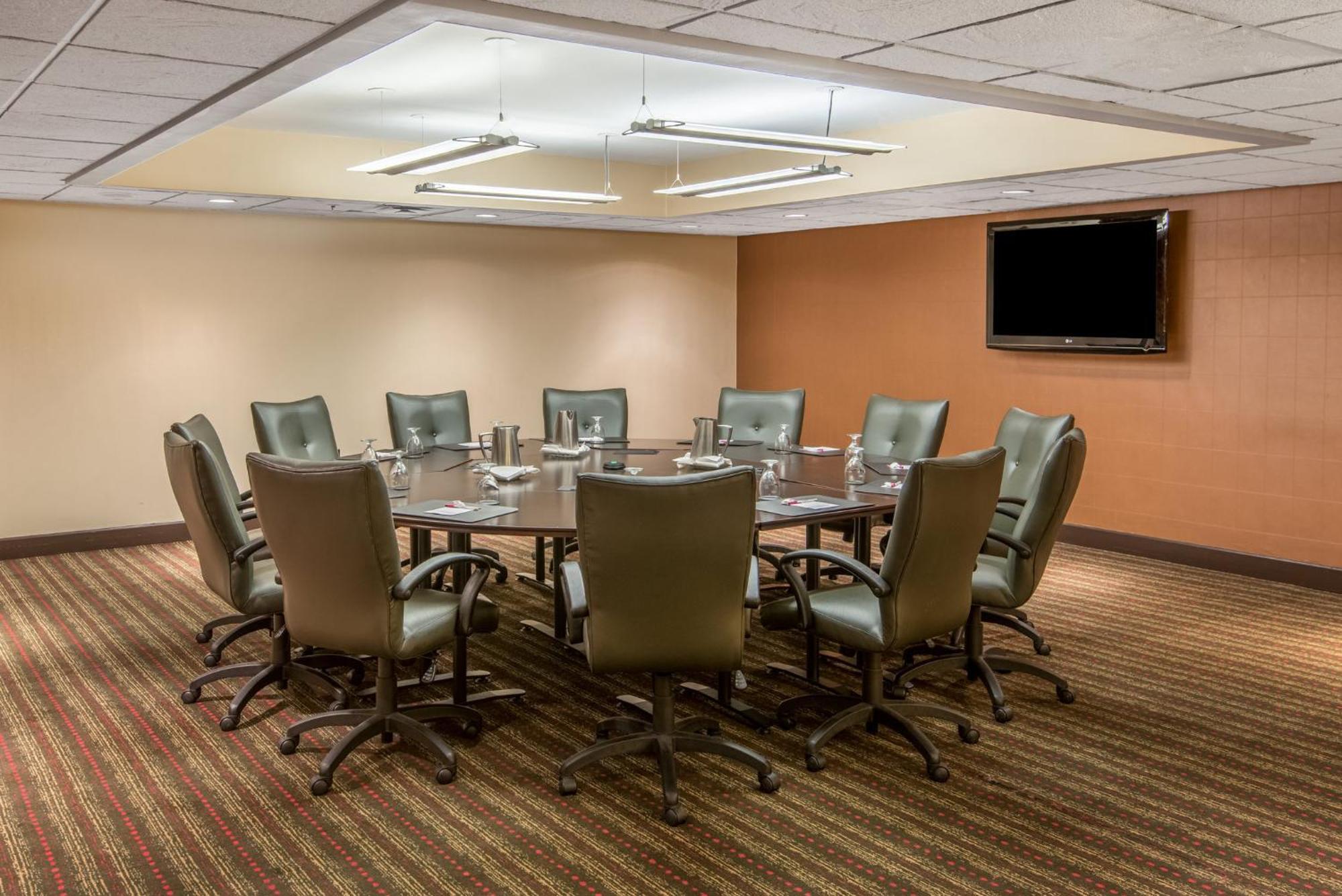 Crowne Plaza Indianapolis-Airport By Ihg Hotell Exteriör bild
